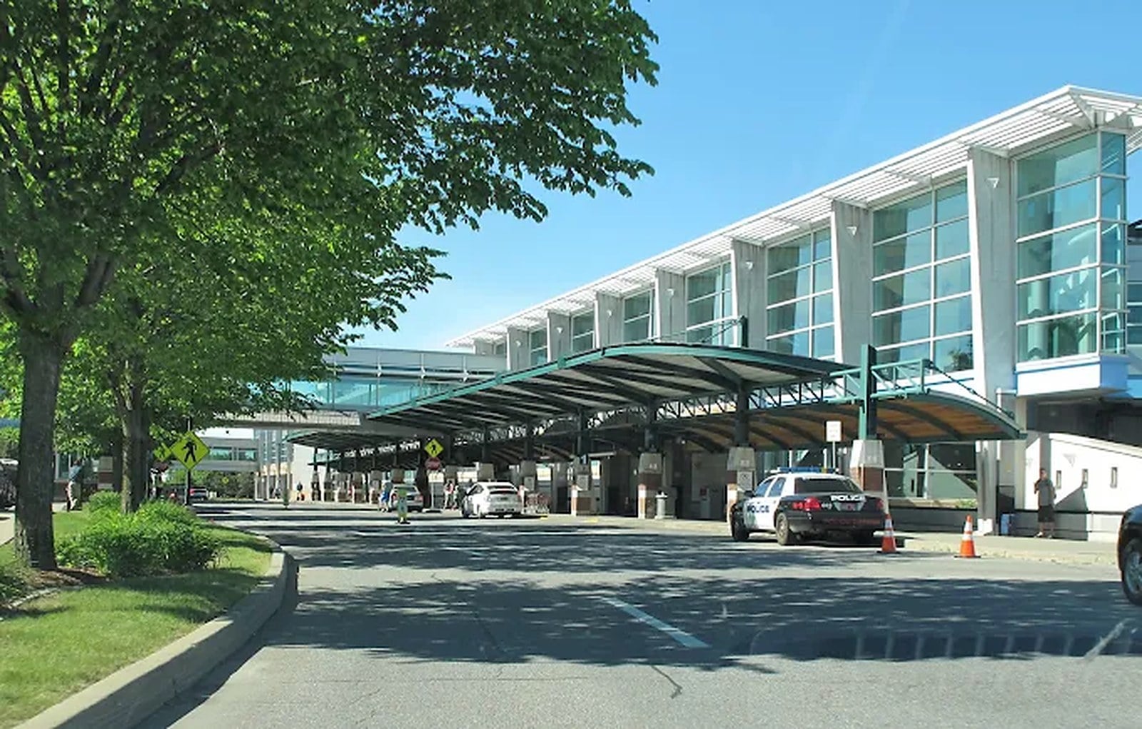 Southeast Iowa Regional Airport terminal and canopy in Burlington