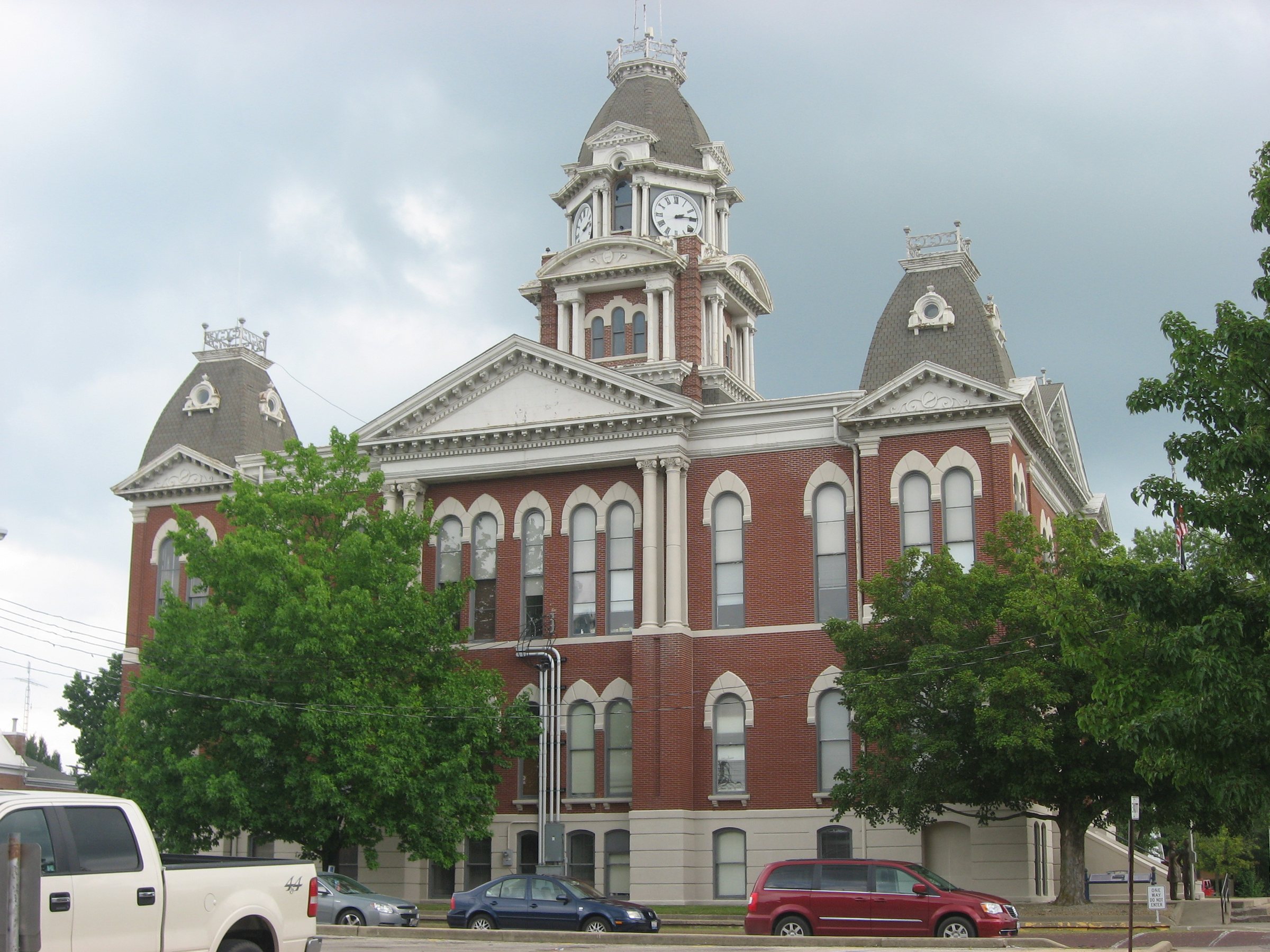 The red brick Shelby County Courthouse and its clock tower on East Main Street in Shelbyville, Illinois