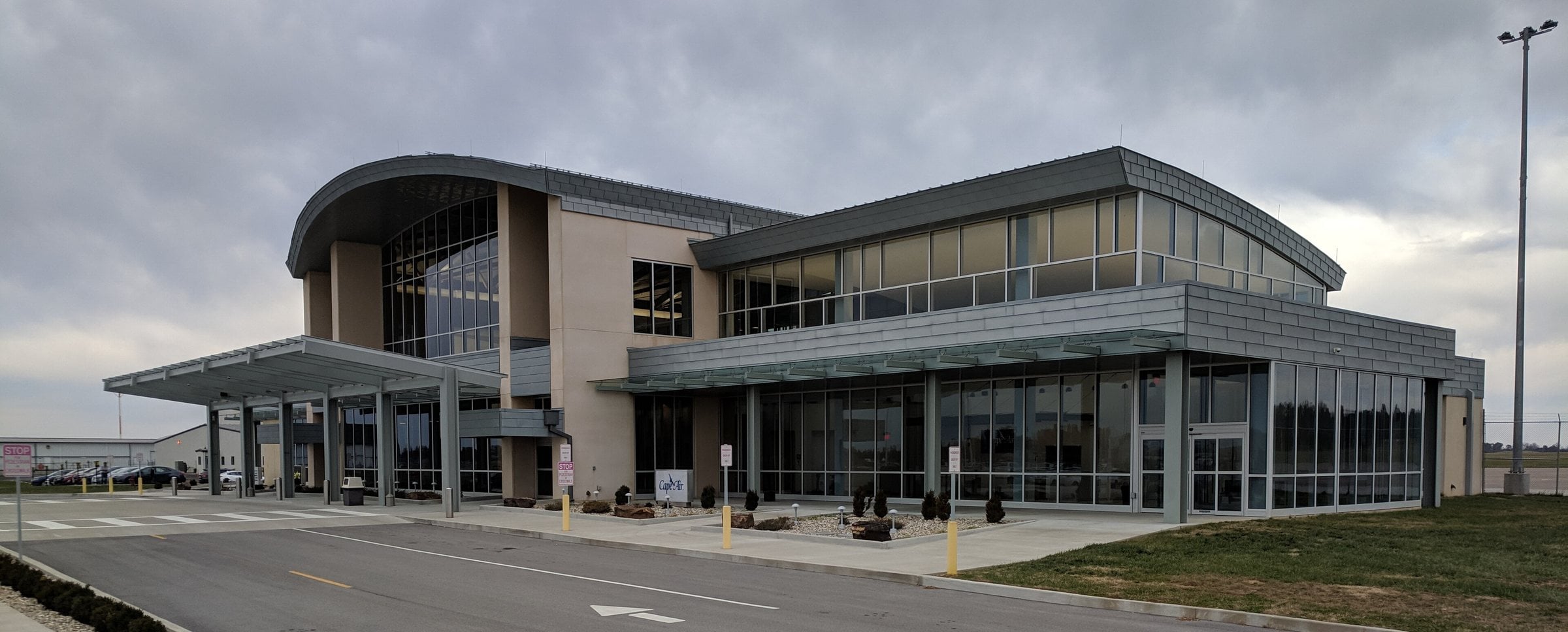 The terminal building and covered entrance at Veterans Airport of Southern Illinois in Marion, seen from the parking lot